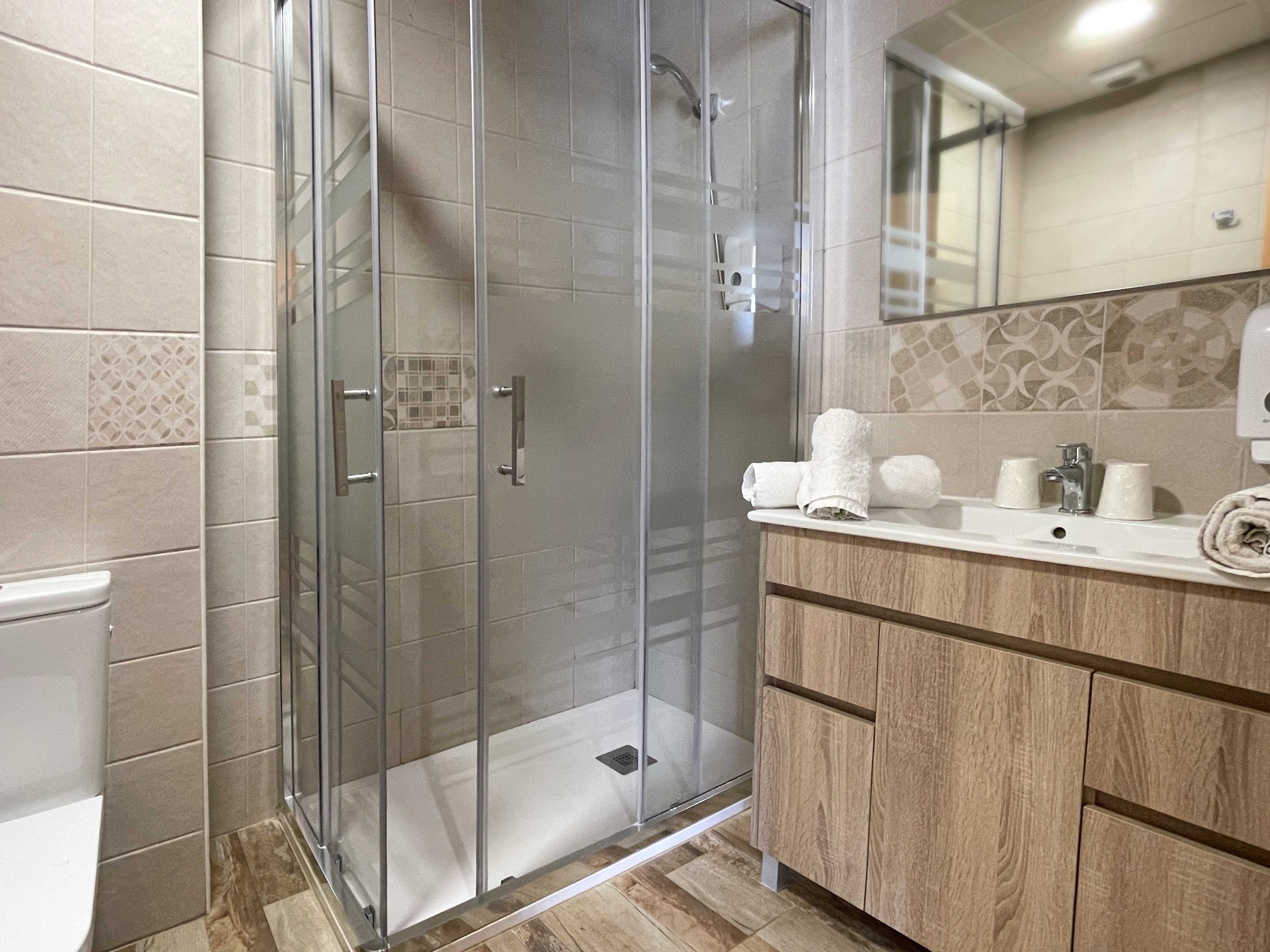 HB-Vistas_3-TWIN-con-Vistas_Cuarto-Baño